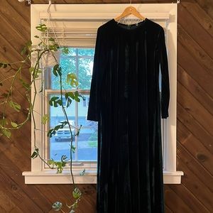 Velvet emerald long sleeve dress - size L